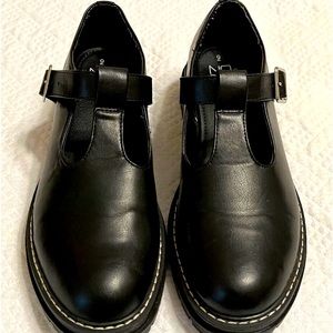 NO BO, No Boundaries shoes, size 11